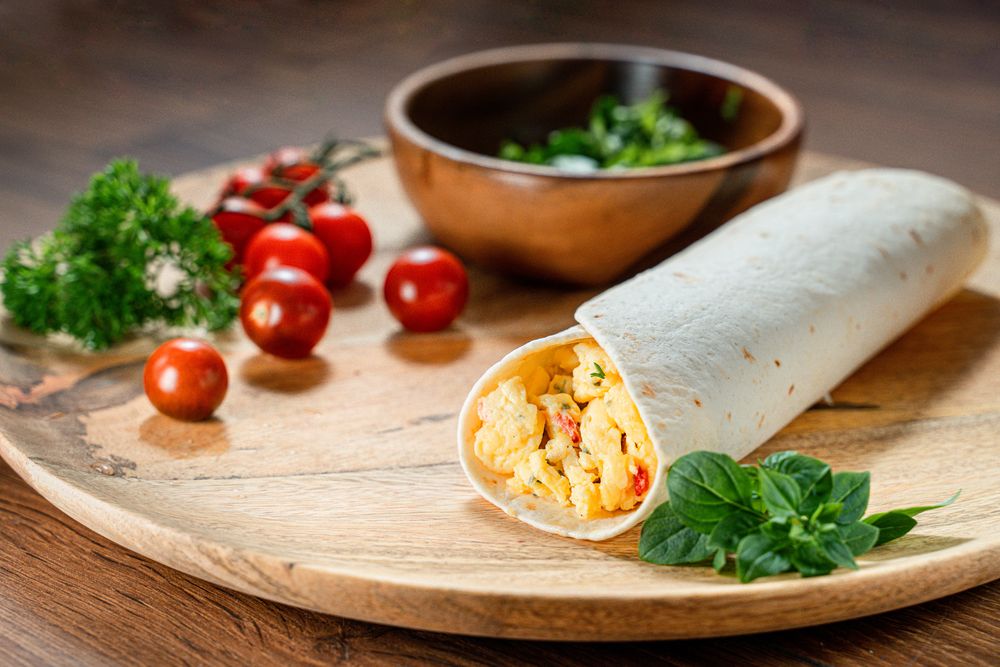 Лепёшки с омлетом, беконом и сыром