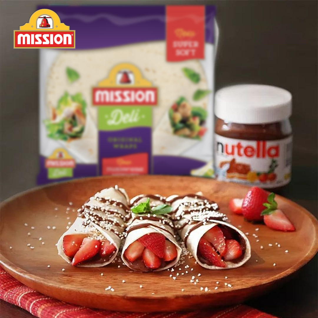 Тортилья с клубникой̆ и шоколадом