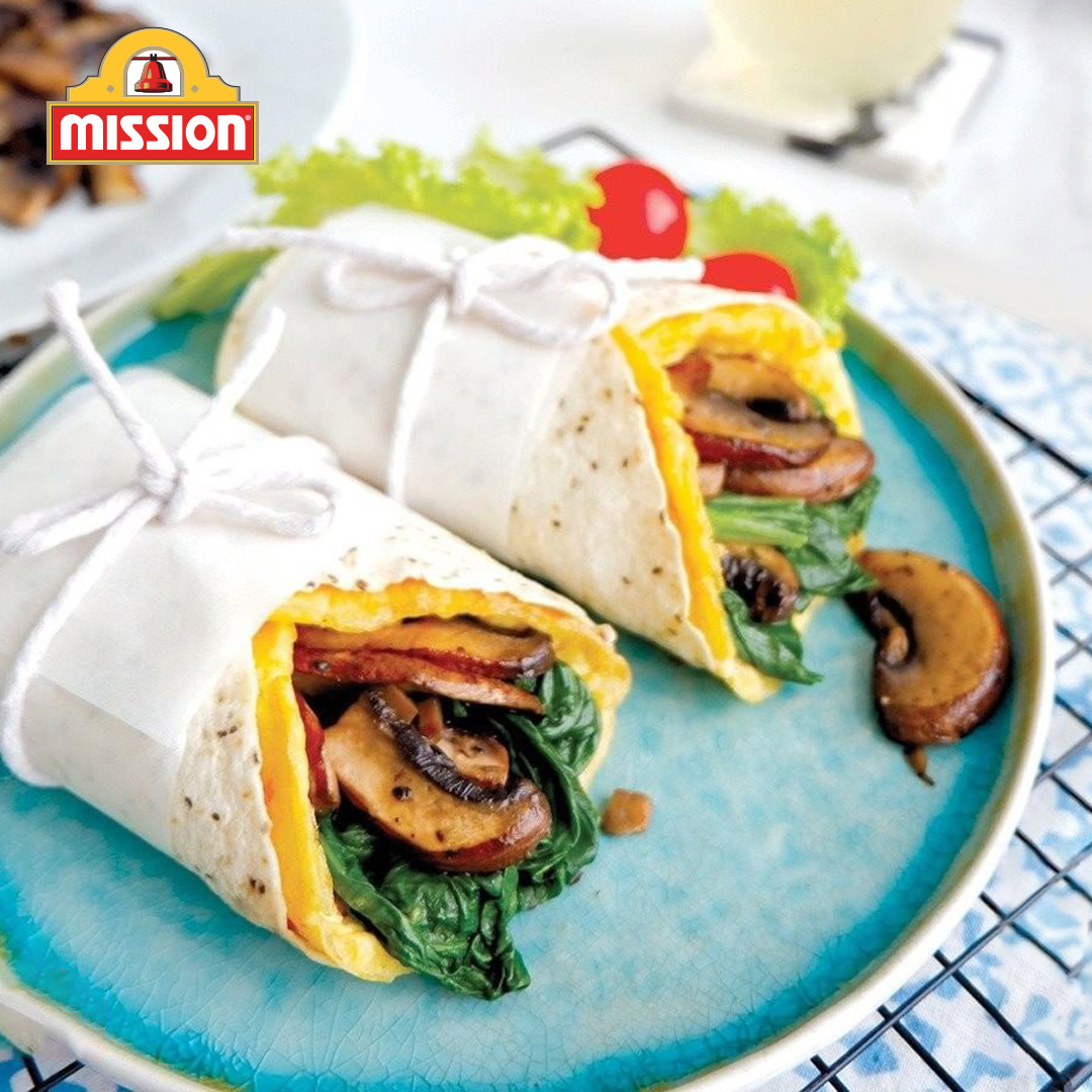 Ролл с грибами и омлетом